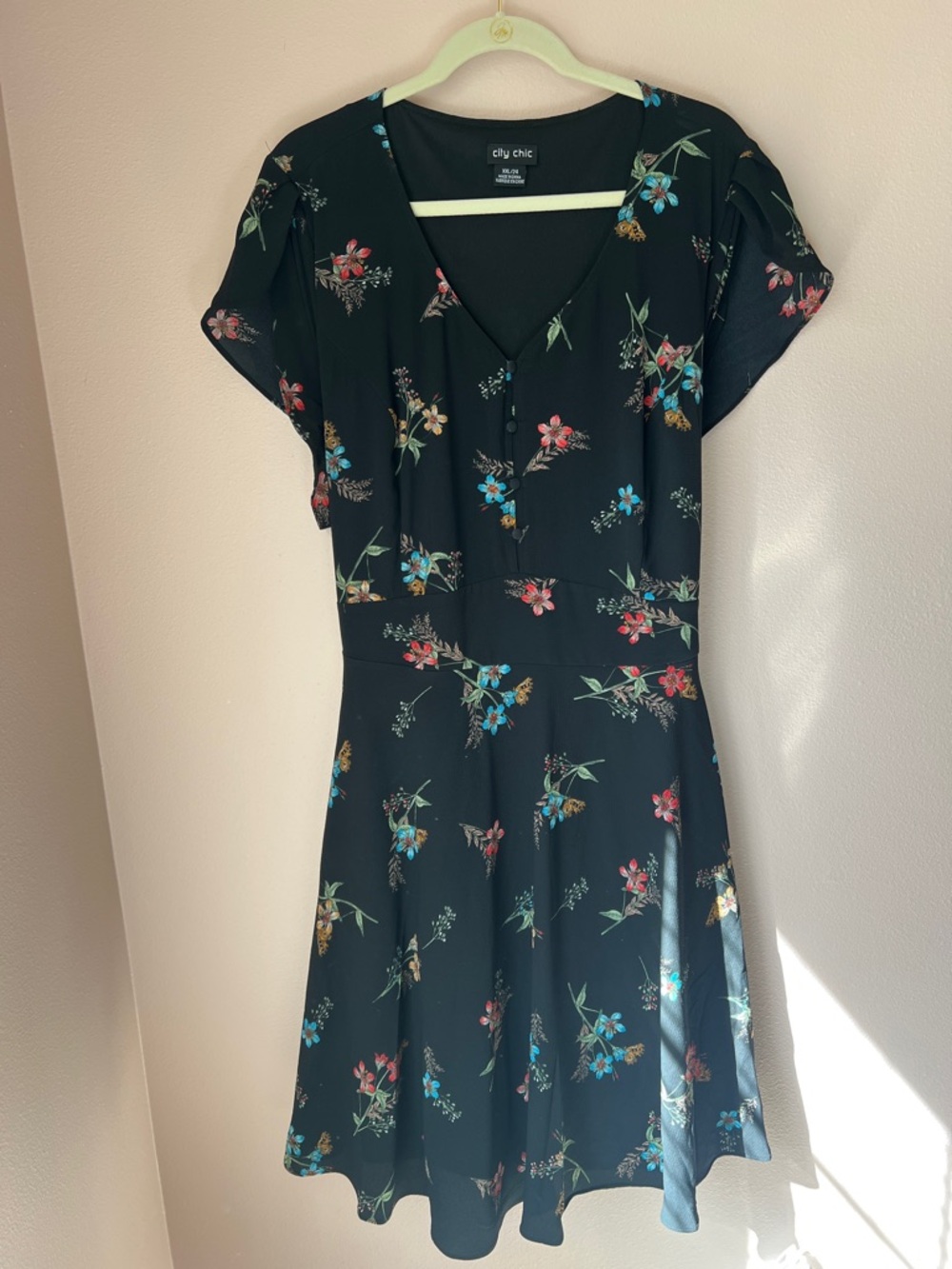 City Chic Black Floral V-Neck Midi Dress with Multicolor Blooms